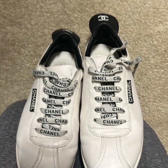 Authentic CHANEL sneakers size EURO 40 is US small size 10. - Picture 7 of 10
